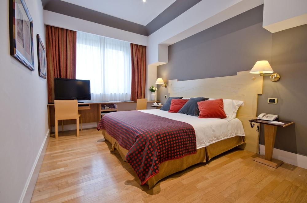 Hotel Plaza Opera Palermo Bagian luar foto
